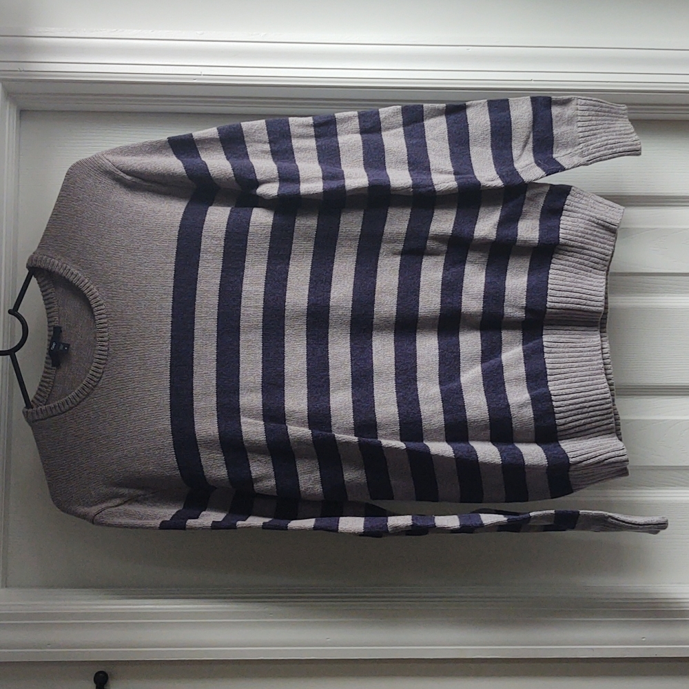 GAP Sweater Grey w/Blue Stripes 2012ish Kind of 60's Vibe/Feeling, Like New!